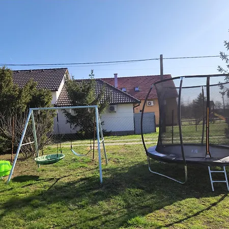 Tuenderlak Nyaralo